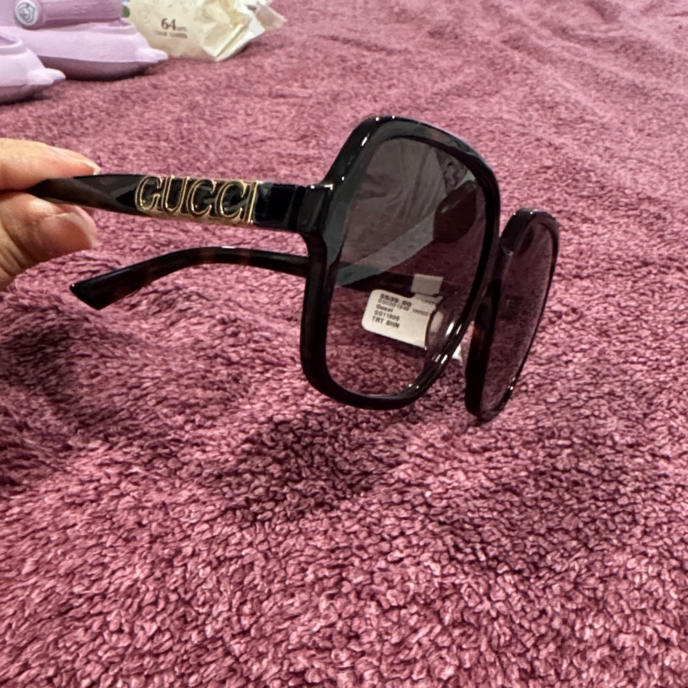 Gucci Black and Gold Women's Sunglasses